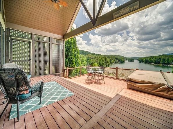 213 Lakeside Dr