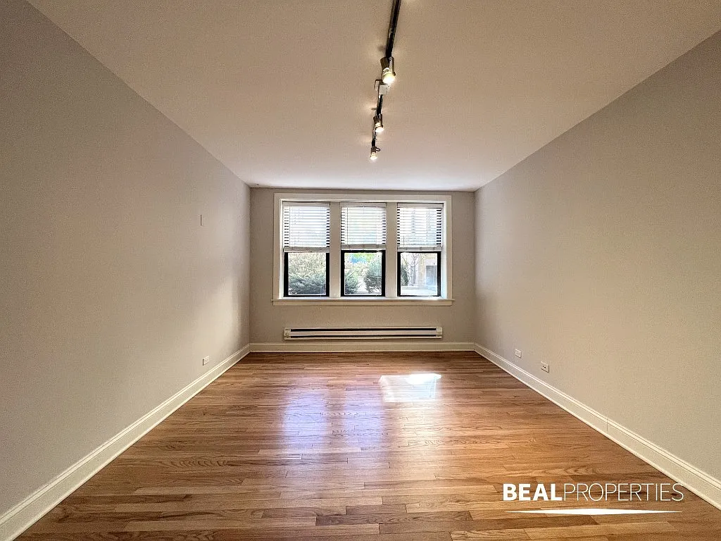2323 N Rockwell St — Photo 2