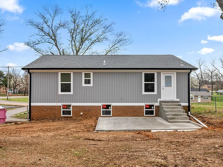 2214 Glory Dr — Photo 23