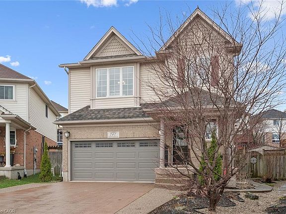3rd image of 707 Commonwealth Cres