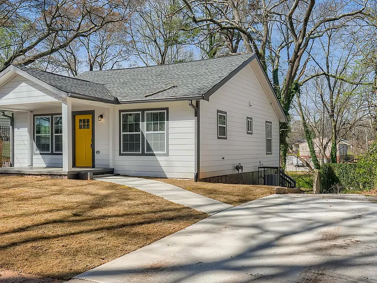 1133 Mayland Cir SW — Photo 2