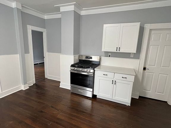 5th image of 456 Poplar St Floor 2