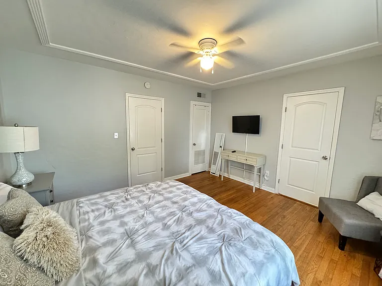 607 E Harwood St #609 — Photo 4