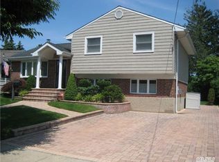 29 Monroe Ave, Hicksville, NY 11801