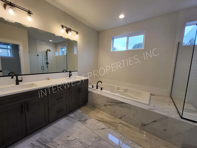 7114 NE 8th Ave — Photo 27
