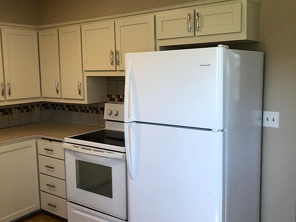 3rd image of 6223 Parker St
