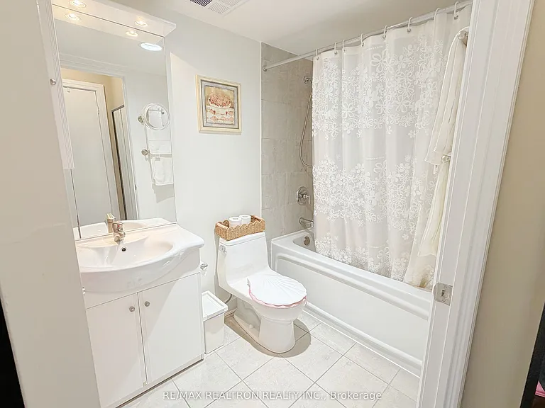 18 Harrison Garden Blvd #1805 — Photo 7