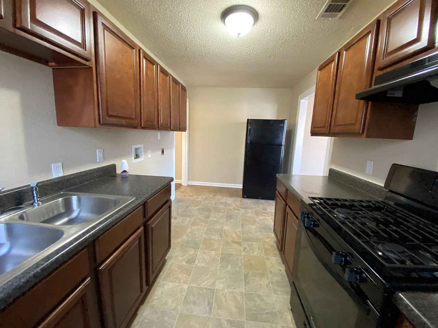 2311 S Park St — Photo 4