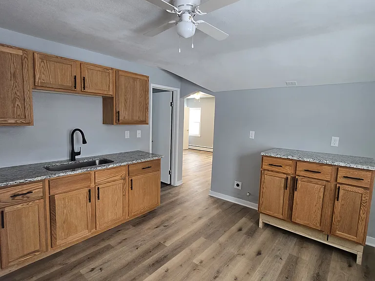 7800 W Forest Home Ave — Photo 10