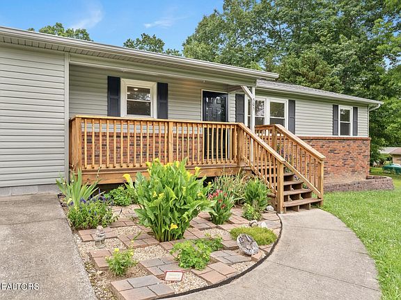 2nd image of 505 Oak Hill Dr