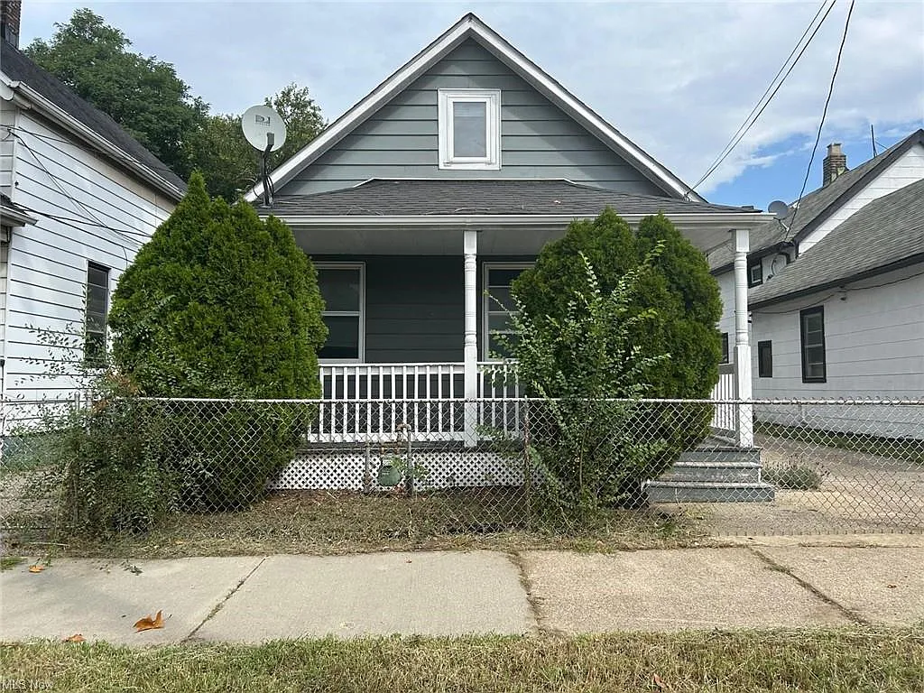3 bed, 1080 sqft, $2,300 — Photo 1