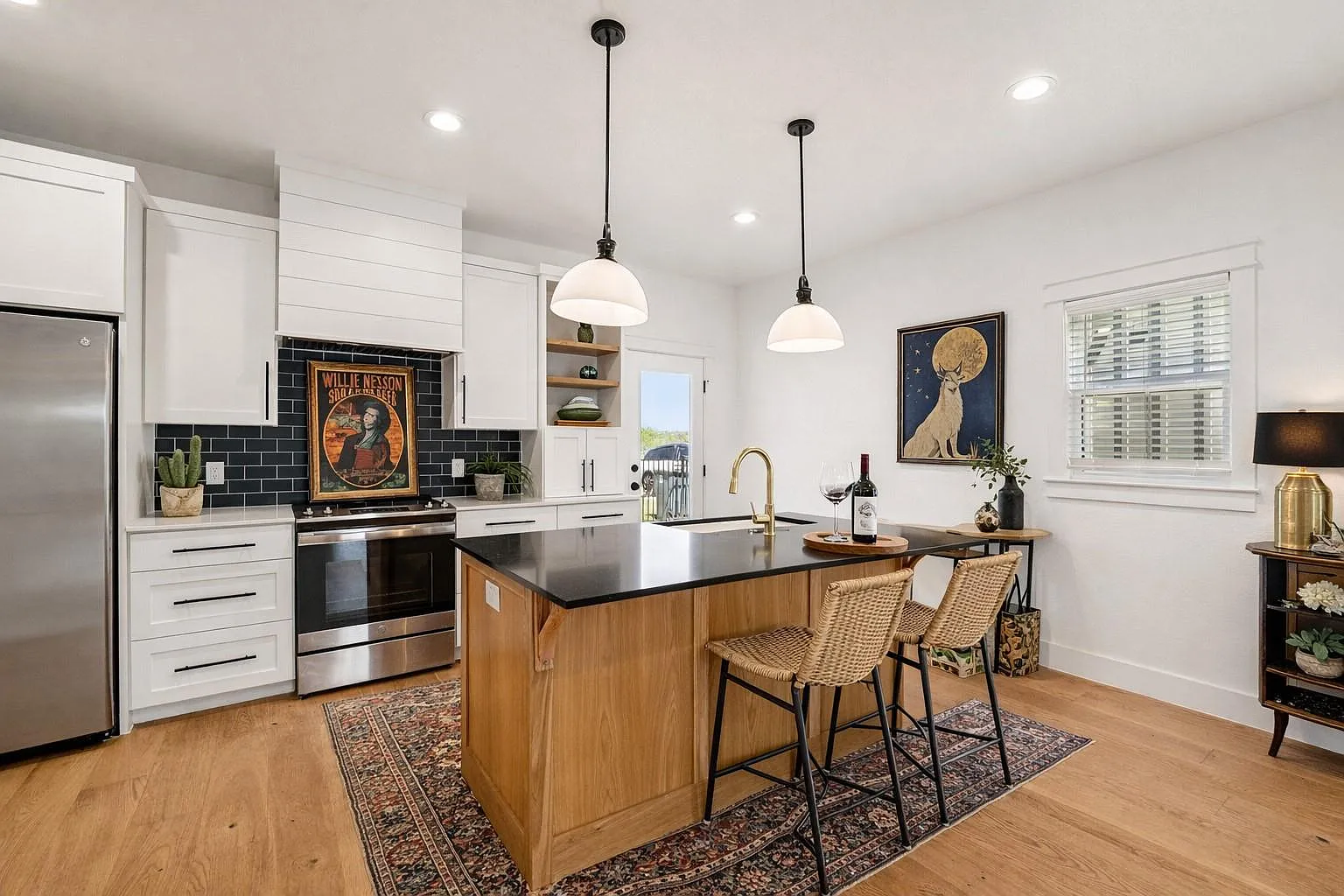 4 bed, 2.5 bath, 2472 sqft, $2,699 — Photo 3