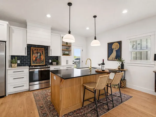 416 Stagecoach Trl, San Marcos, TX 78666