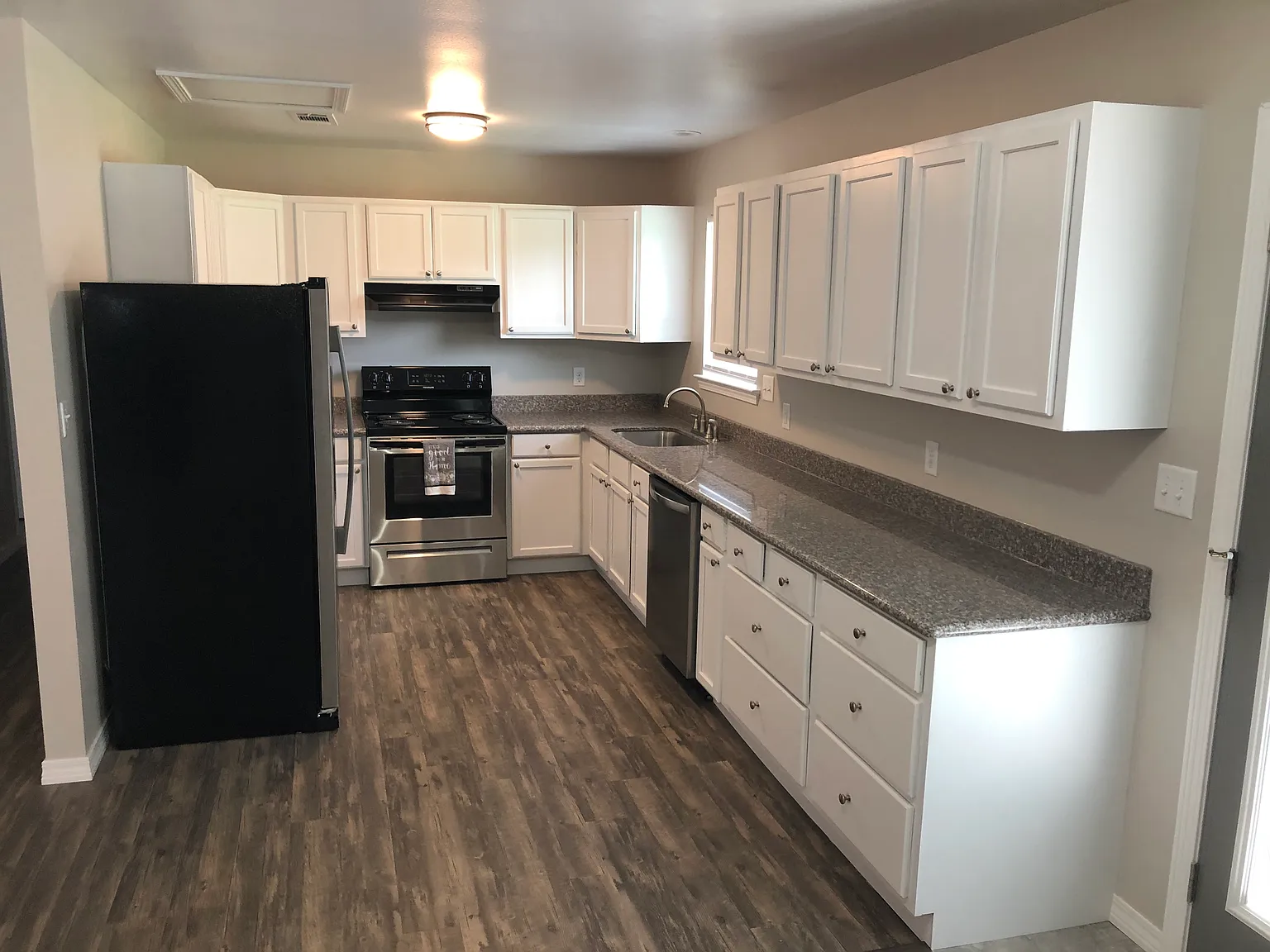 4 bed, 1425 sqft, $1,950 — Photo 2
