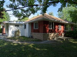 4851 S 39th St, Greenfield, WI 53221