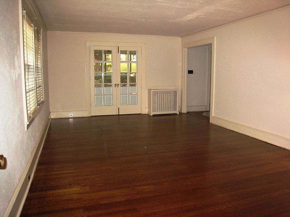 Living Room with French Doors leading to Screened in Porch