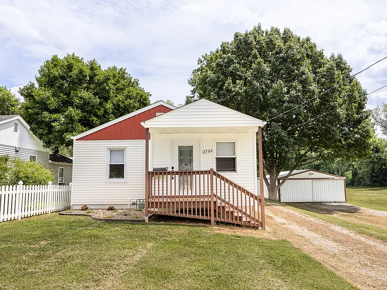 2702 E Main St — Photo 1