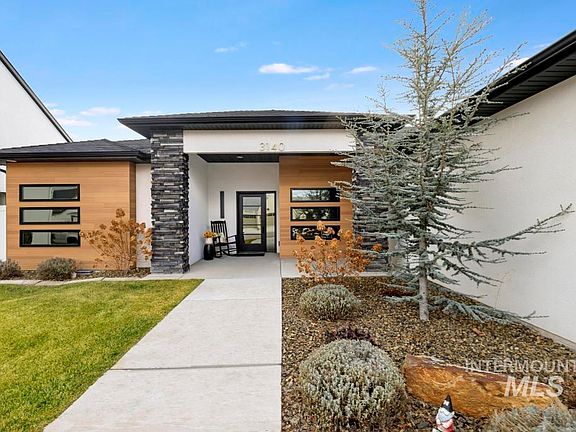 3rd image of 3140 Moonrise Rd