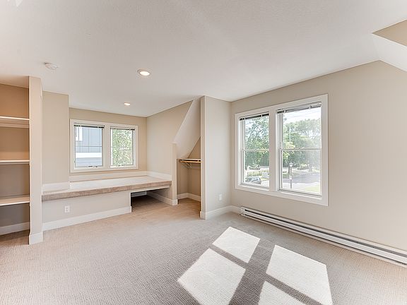 2nd image of 152 Dale St N #2