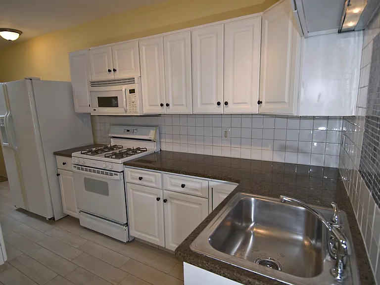 441 Hallett St #2 — Photo 3