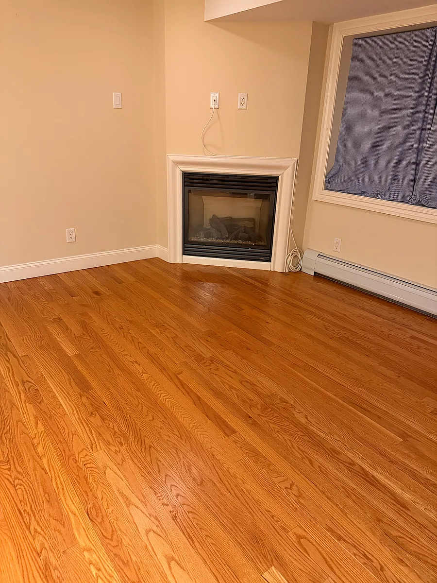 Building Photo - 18 E Oakdene Ave #A