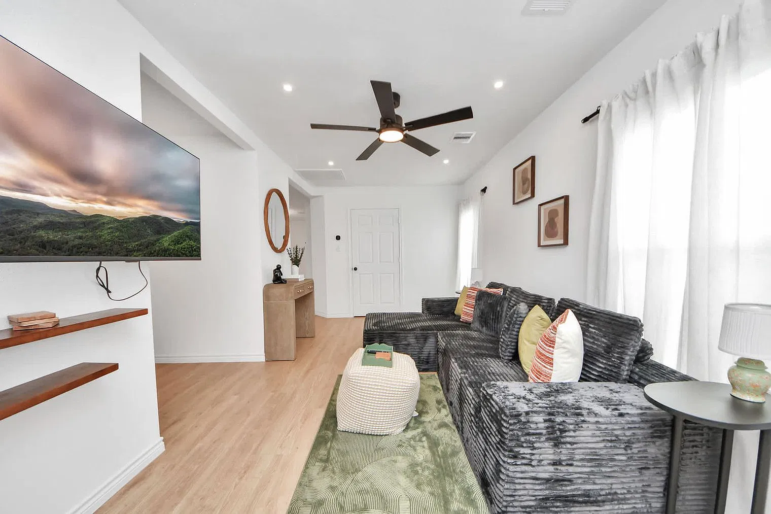 3 bed, 2.0 bath, 1334 sqft, $3,987 — Photo 1