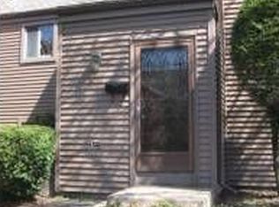 18 Hollister Way S, Glastonbury, CT 06033