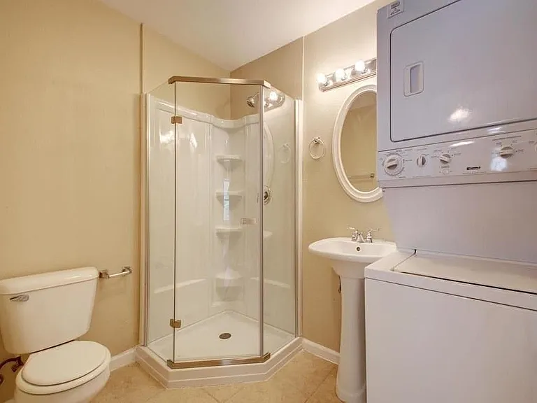 610 Genard St #B — Photo 11