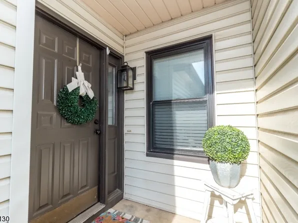 412 Willow Court, Raritan Twp., NJ 08822