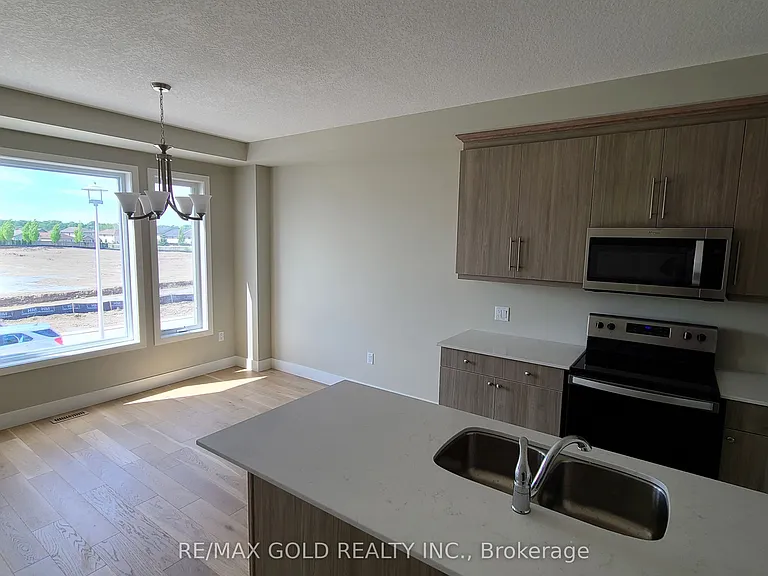 177 Edgevalley Rd #152 — Photo 8