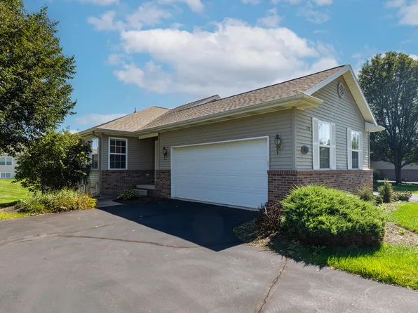318 Barrington Cir, Lansing, MI 48917