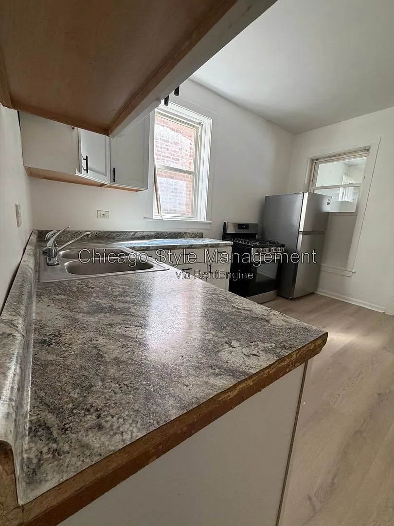 3 bed, 1.0 bath, $1,500 — Photo 3