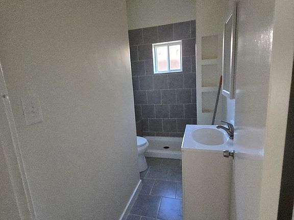 5th image of 113 W Cliff Dr #113
