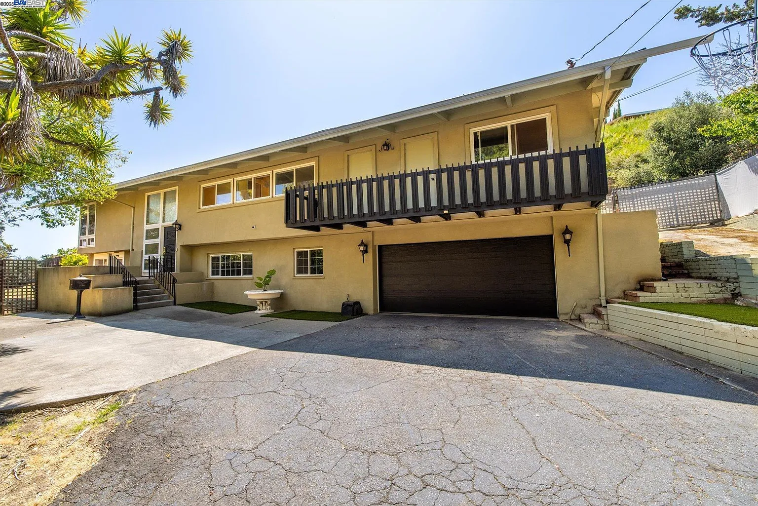 18485 Almond Rd photo 1