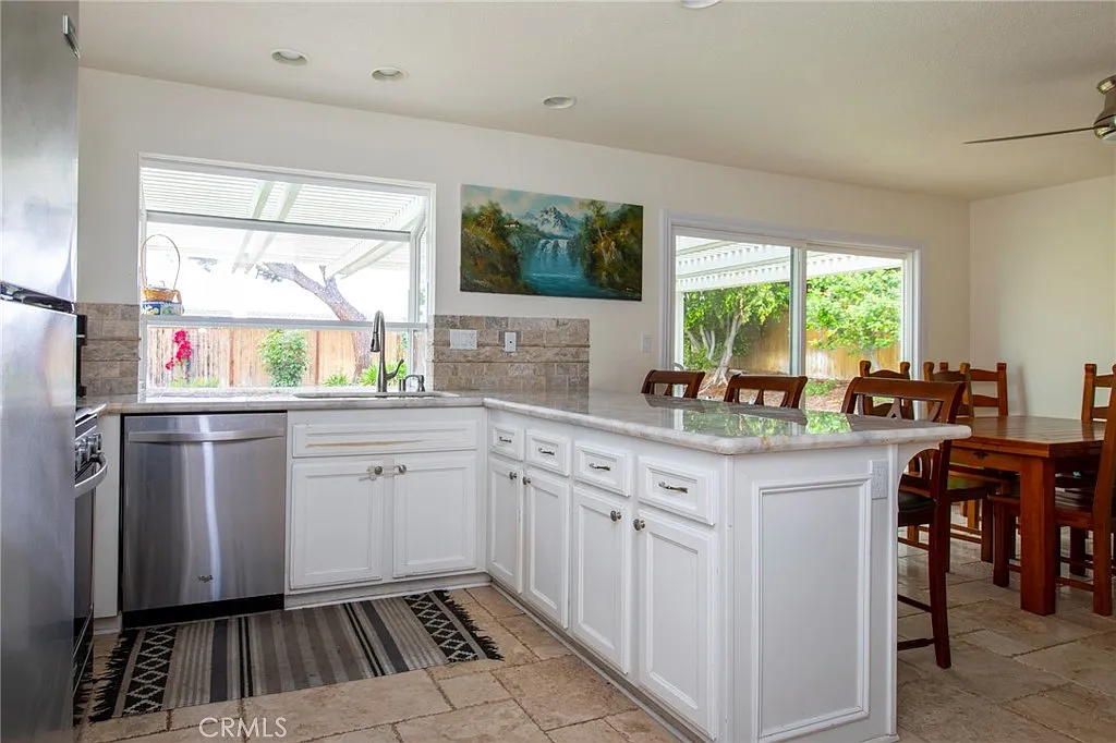 3 bed, 1746 sqft, $4,650 — Photo 4