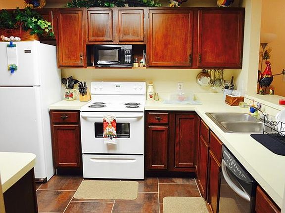 2nd image of 728 Wright Ct
