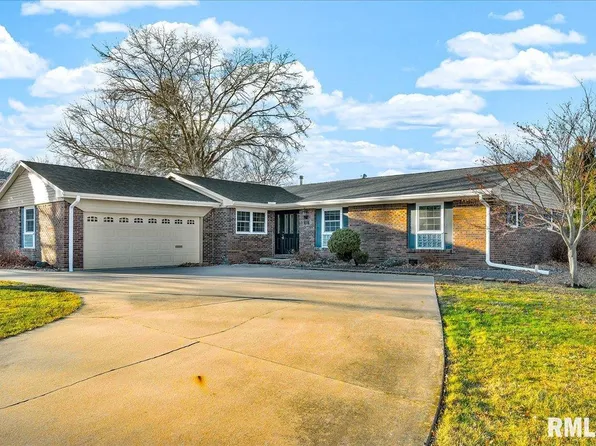 192 Potawatomi Rd, Galesburg, IL 61401