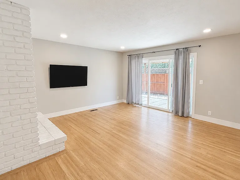 1010 Mason St — Photo 4