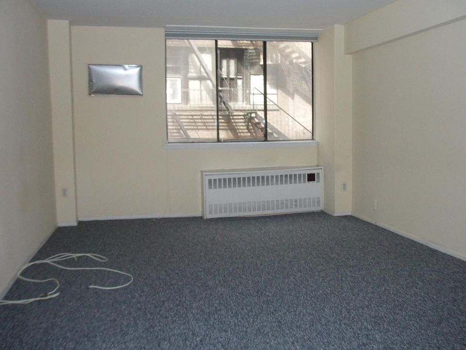 2nd image of 8 Jones St