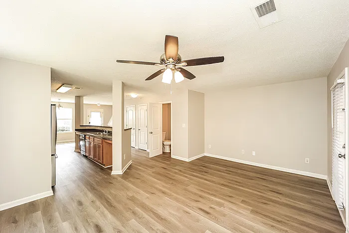 2 bed, 2.5 bath, 1422 sqft, $1,645 — Photo 4