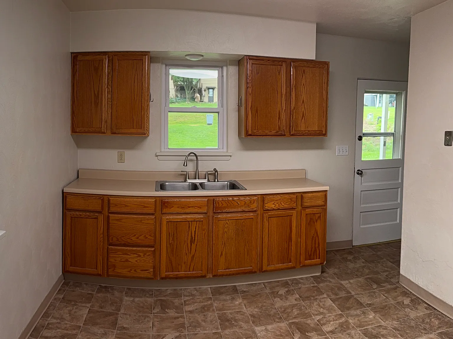 2 bed, 800 sqft, $875 — Photo 3