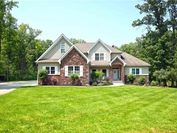 9030 Knotty Pine Ln, Chardon, OH 44024