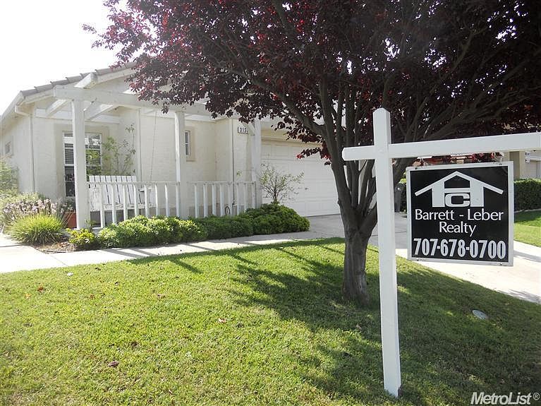 2nd image of 3136 White Fish Bay Road