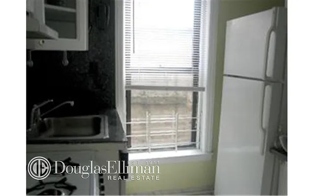 Rented by Douglas Elliman | media 17