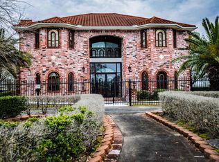 2700 Oxford Dr, Port Arthur, TX 77642