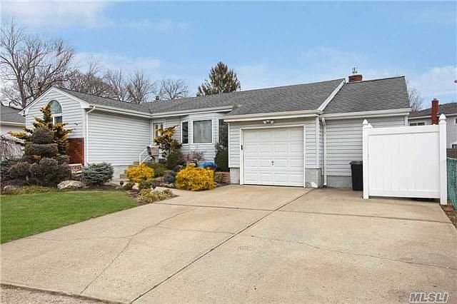 1st image of 965 E Meadow Ave