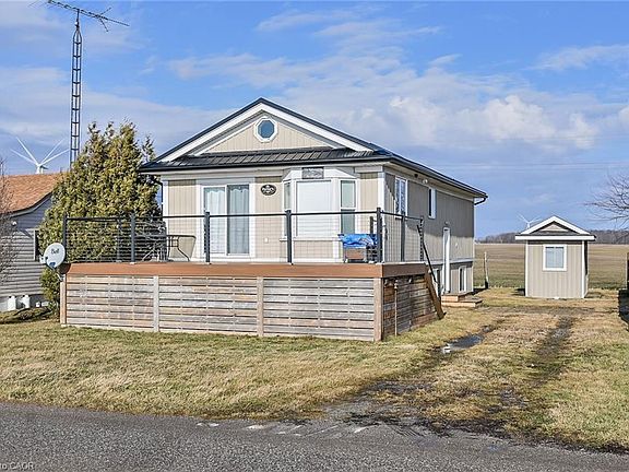 2nd image of 751 Lakeshore Rd