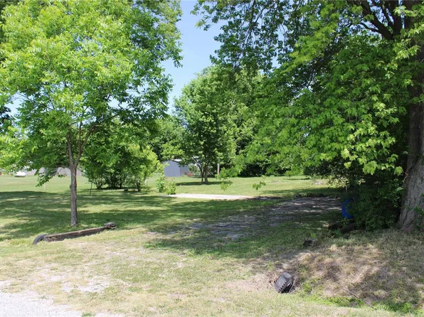 1042 Franklin St, Pocahontas, IL 62275