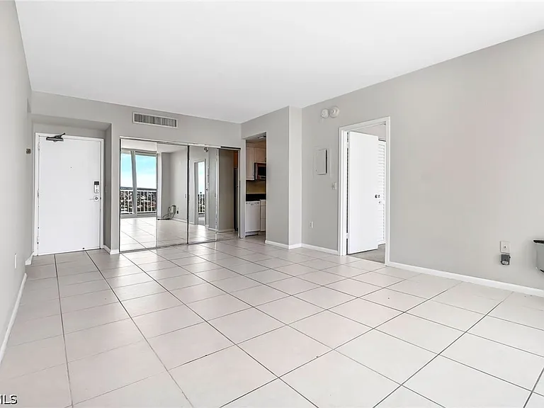 140 Seaview Ct #1504 — Photo 8