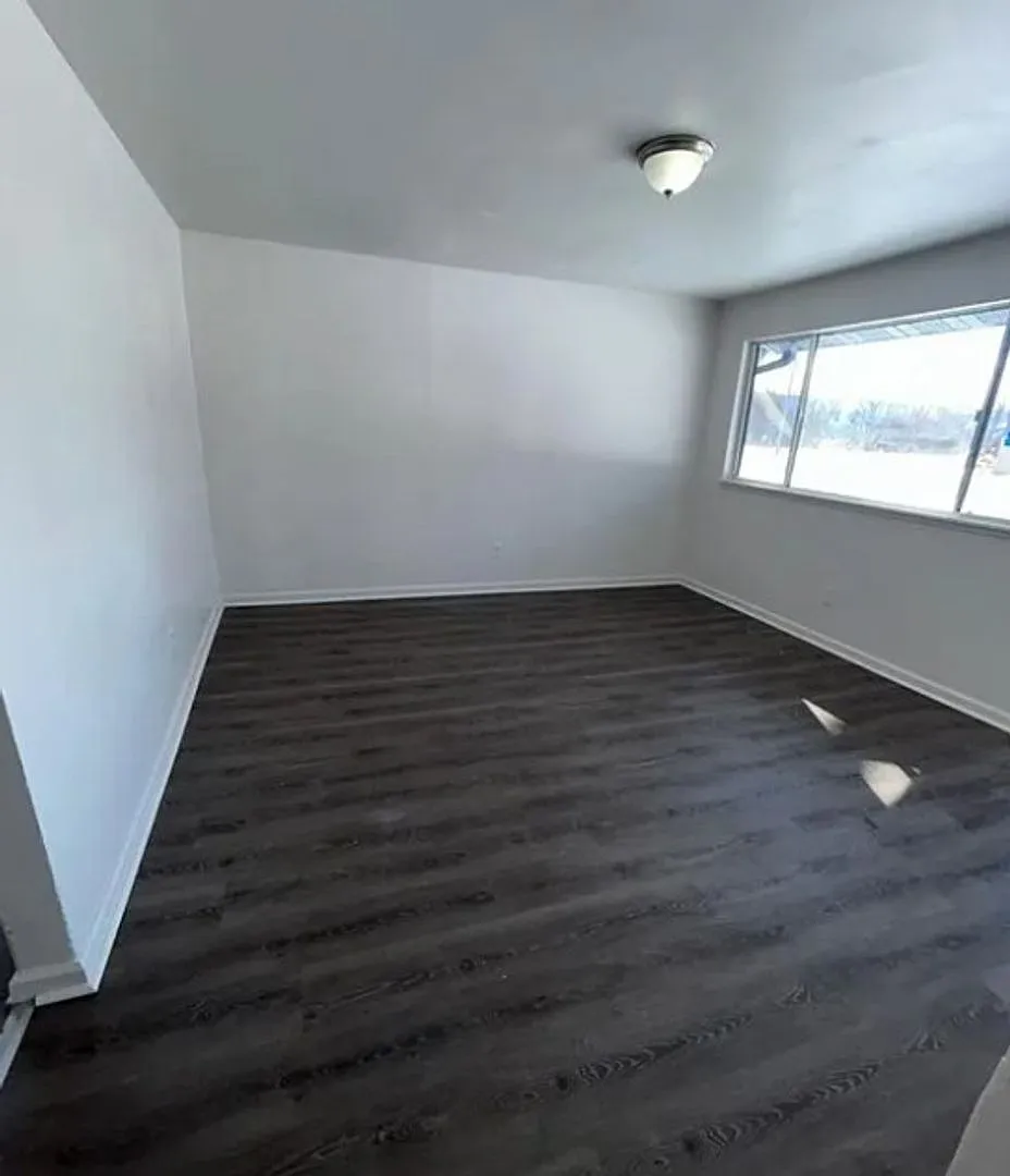 For Lease — Photo 3